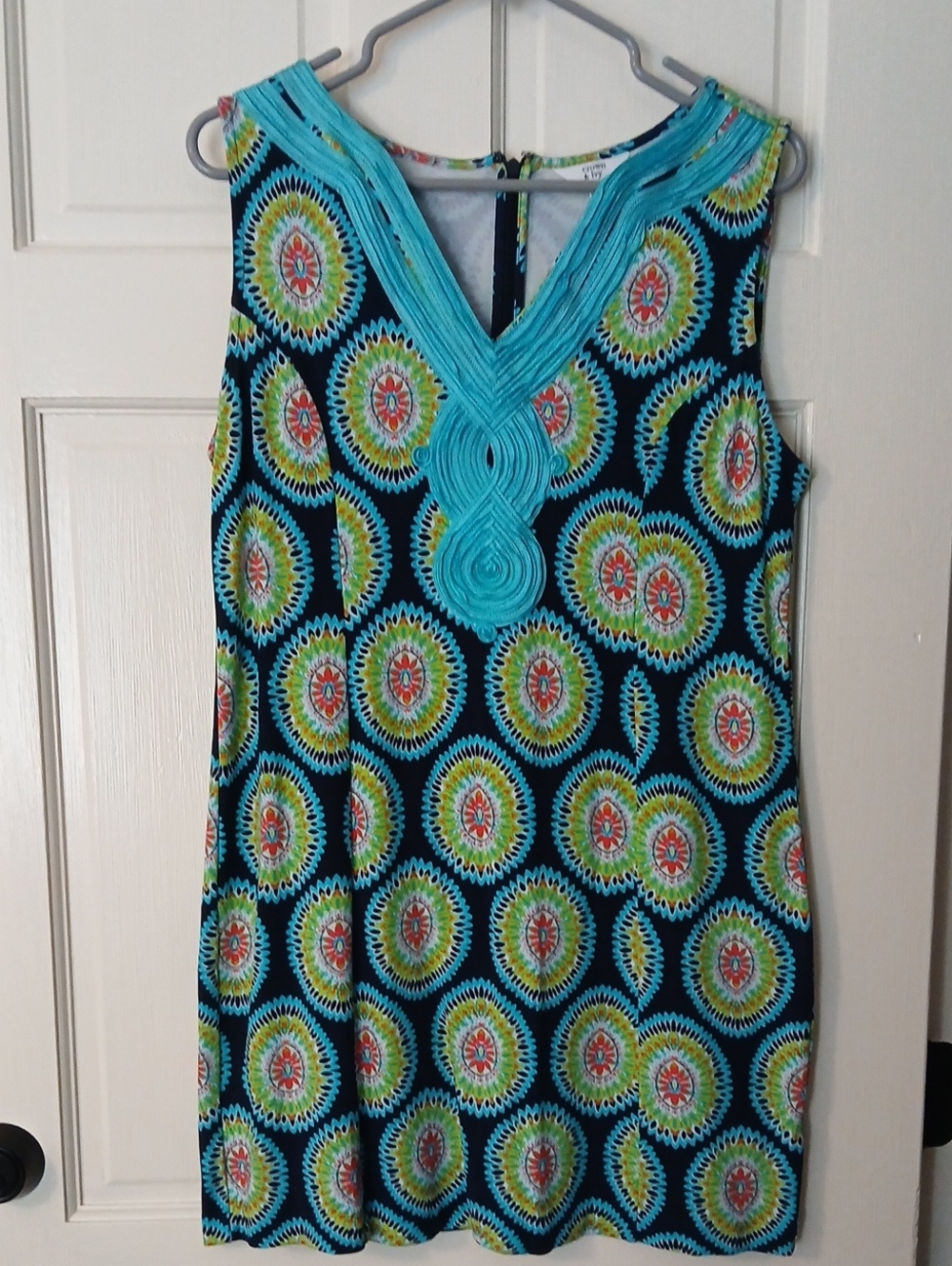 Crown & Ivy Sleeveless V-Neck Medallion Print Shift Dress - Turquoise & Black